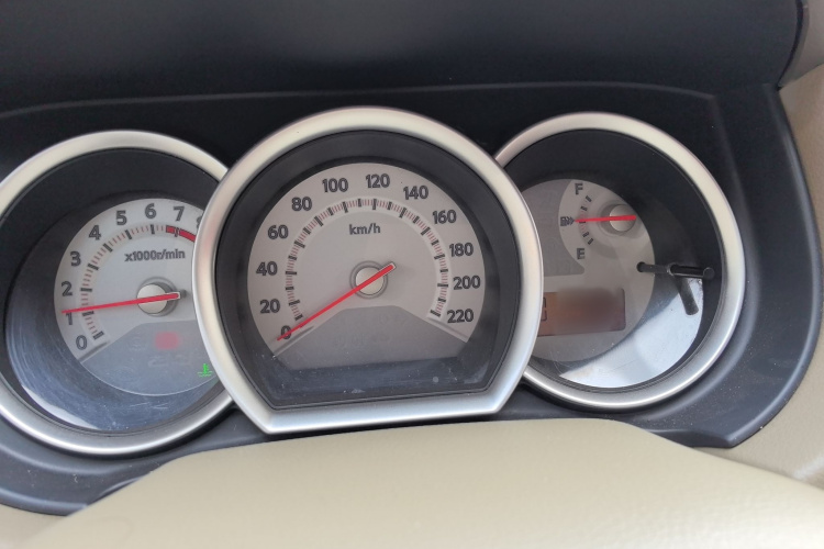 日产 骐达TIIDA 2011款 1.6L CVT舒适型局部细节14