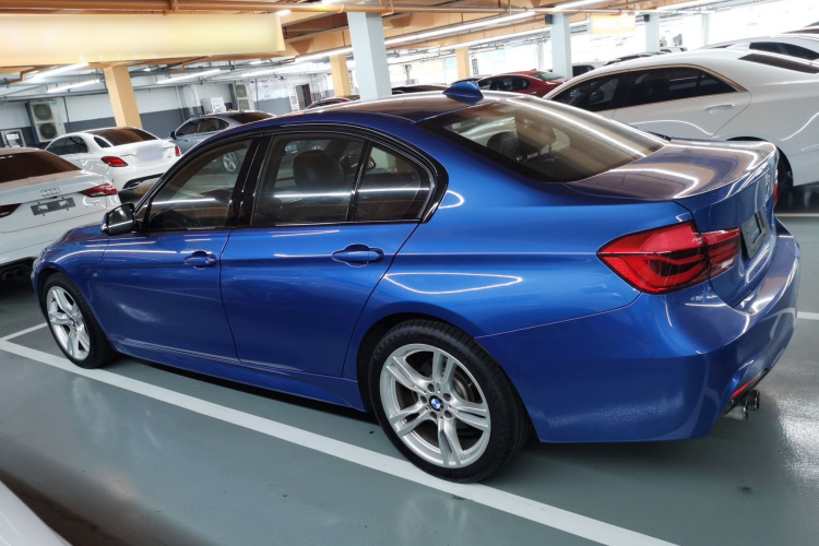 宝马3系 2017款 320i M运动型车身外观4