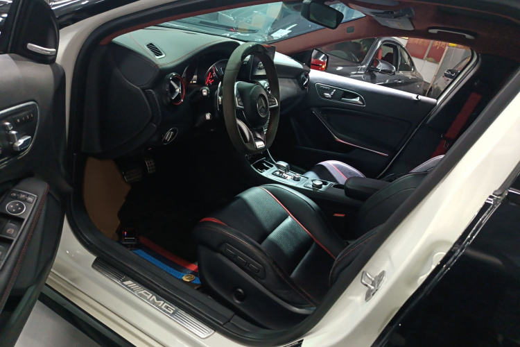 奔驰A级AMG(进口) 2016款 AMG A 45 4MATIC中控内饰7003