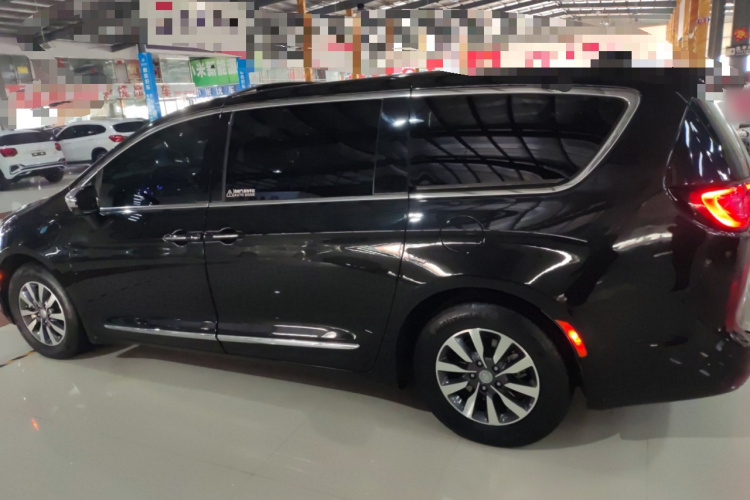 克莱斯勒 大捷龙PHEV(进口) 2019款 3.6L 插电混动版车身外观4