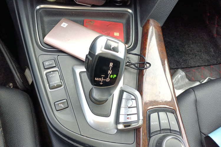 宝马3系 2013款 320Li 时尚型局部细节18