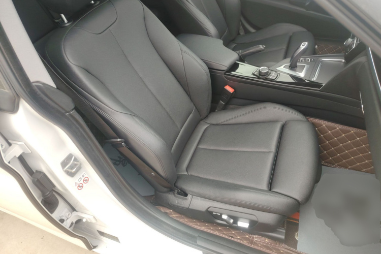 宝马3系GT 2018款 320i 时尚型局部细节41