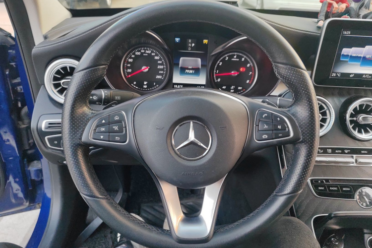 奔驰C级 2017款 改款 C 200 L 运动版中控内饰13