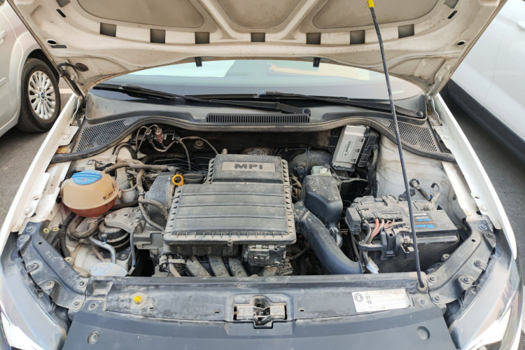 大众 Polo 2016款 1.4L 手动风尚型机舱底盘24