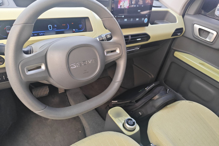 吉利银河 2024款 改款 熊猫mini 200km 龙腾版中控内饰12