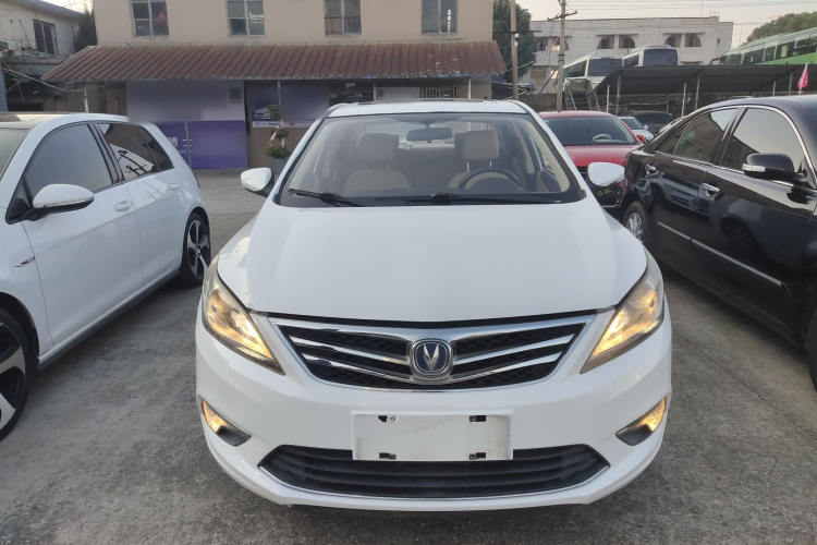 长安 逸动 2016款 1.6L 自动风尚型车身外观6001