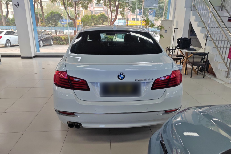 宝马5系 2014款 528Li 领先型车身外观6