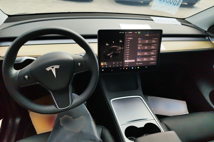 特斯拉 Model Y 2022款 改款 长续航全轮驱动版中控内饰7002