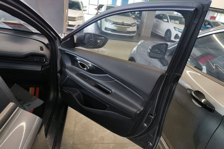 广汽传祺 影豹 2023款 270T DCT J15版中控内饰7005