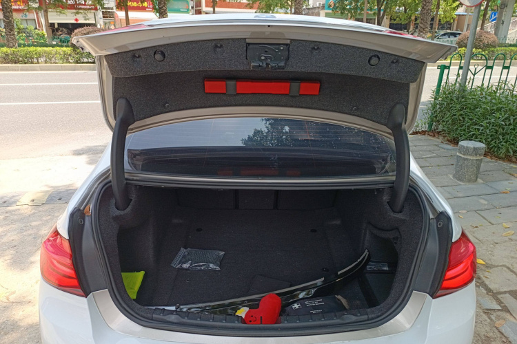 宝马3系 2018款 320Li 领先型豪华套装中控内饰23