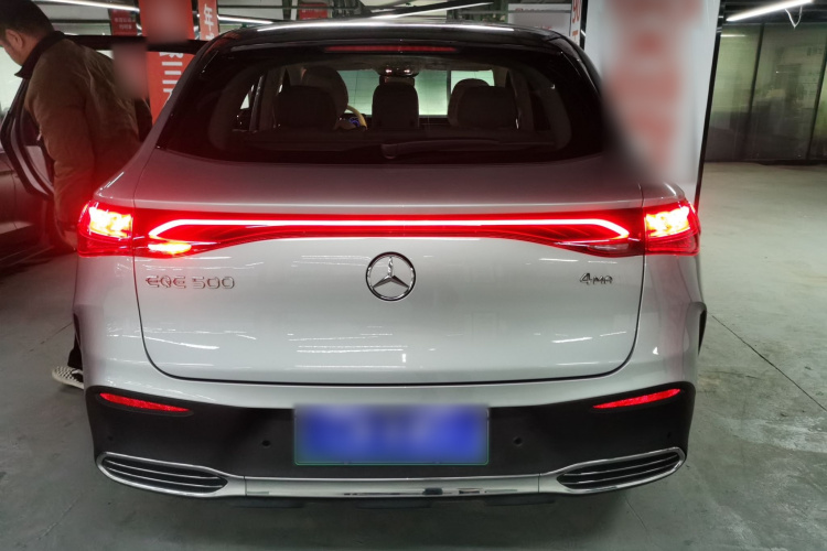 奔驰EQE SUV 2024款 500 4MATIC 豪华版车身外观6