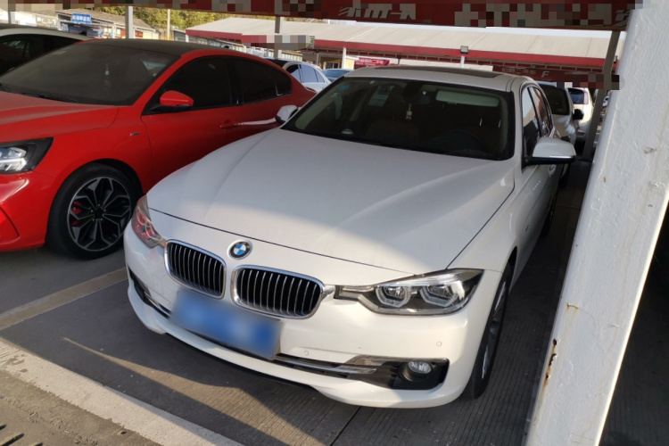 宝马3系 2016款 320Li 豪华设计套装车身外观1