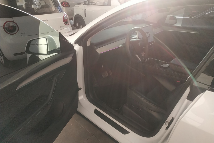 特斯拉 Model Y 2023款 后轮驱动版中控内饰7003