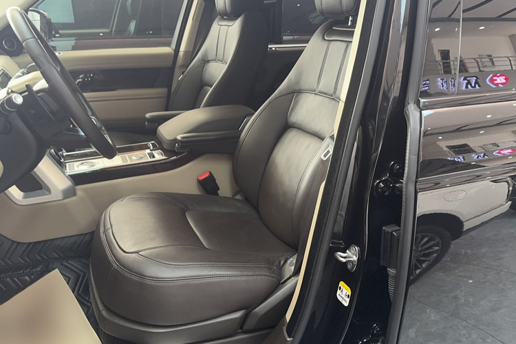 路虎 揽胜 2021款 3.0 L6 传世加长经典版局部细节19