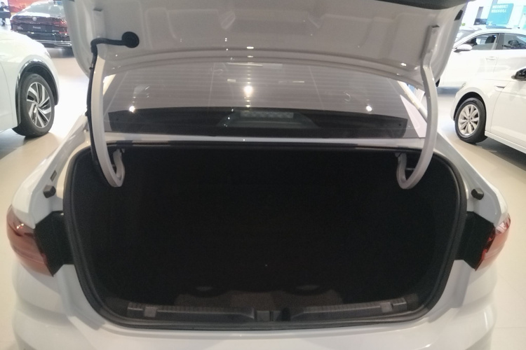 大众 朗逸 2023款 1.5L 自动得逸版机舱底盘23