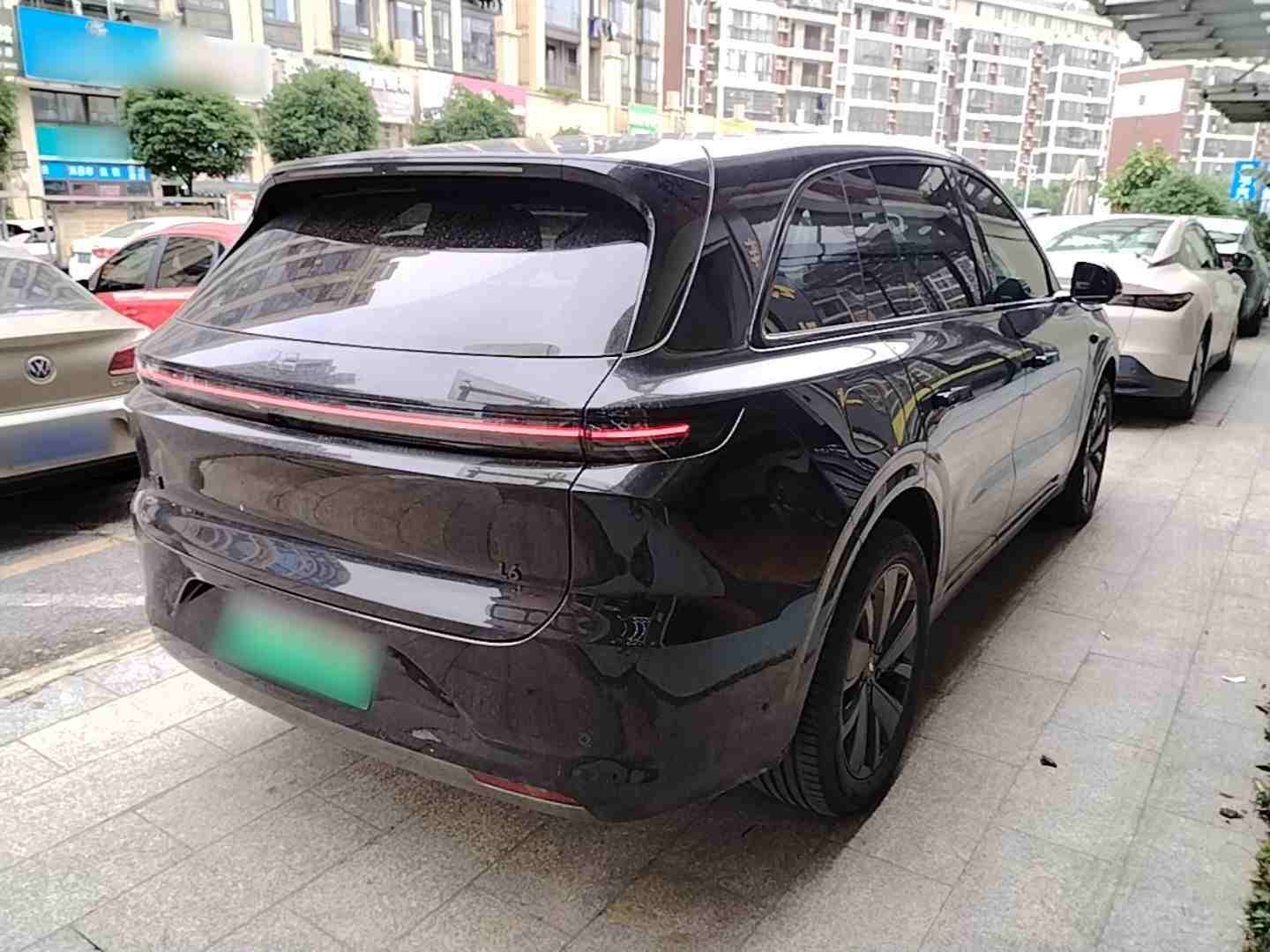 车辆右后45度视角展示