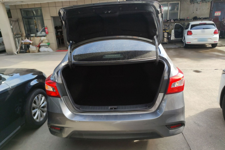 日产 轩逸 2021款 经典 1.6XL CVT豪华版机舱底盘23