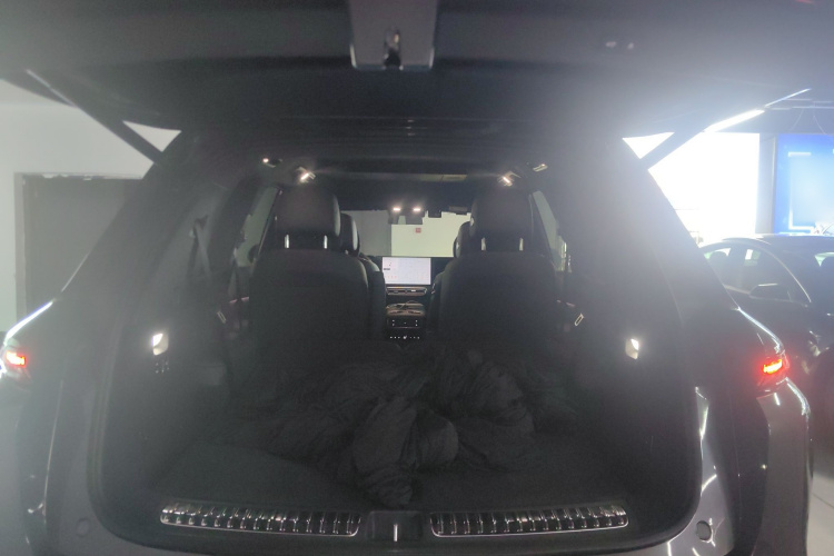 理想汽车 理想L8 2024款 Ultra机舱底盘23