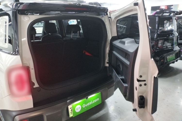 宝骏悦也Plus 2025款 智尊版 5座机舱底盘23