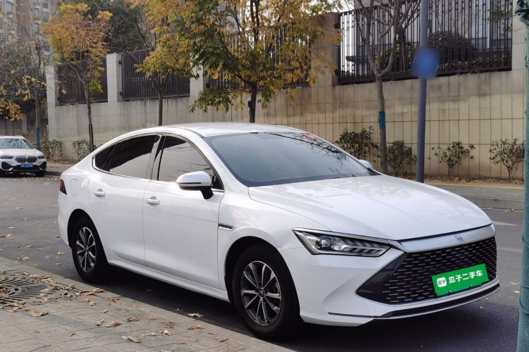 比亚迪 秦PLUS 2023款 冠军版 DM-i 55KM领先型车身外观3