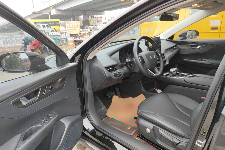 红旗E-QM5 2022款 431km 充电乐享版中控内饰7003