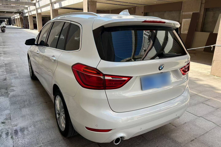 宝马2系多功能旅行车 2019款 220i 领先型车身外观6002