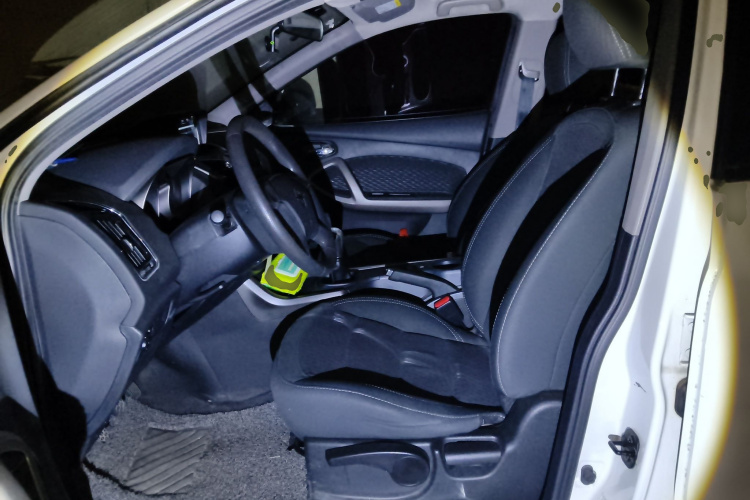 海马S5 2015款 1.6L 手动舒适型中控内饰19