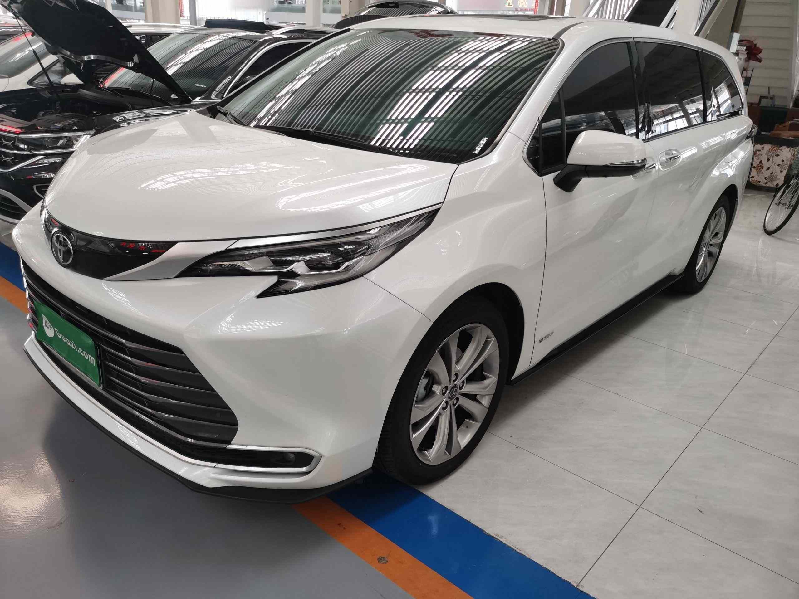 丰田 赛那SIENNA 2024款 2.5L混动 臻享尊贵版(2)