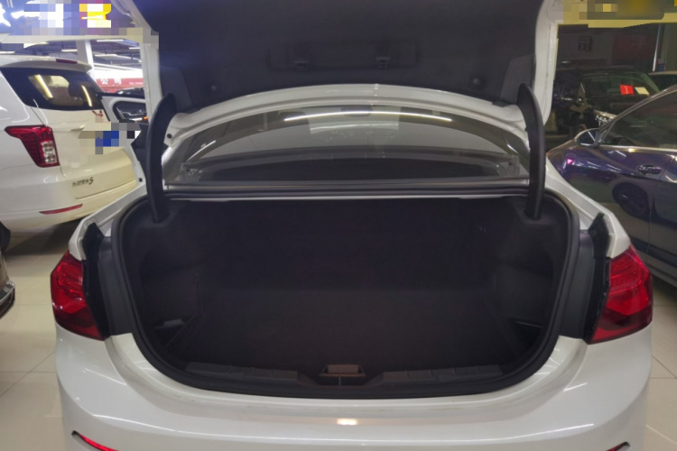 宝马1系 2018款 118i 运动型局部细节23