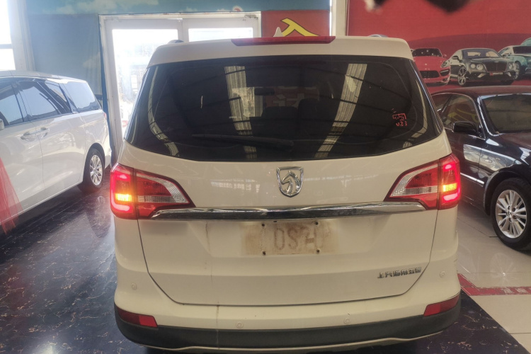 宝骏730 2016款 1.5L 手动豪华型 7座车身外观6004