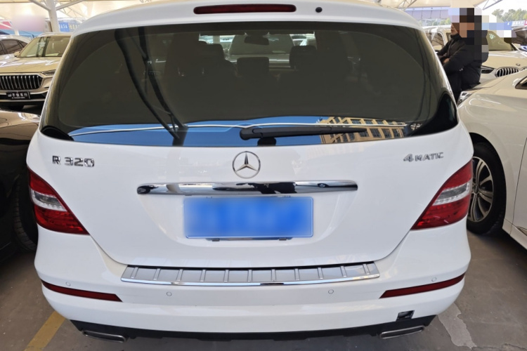 奔驰R级 2014款 R 320 4MATIC 商务型车身外观6