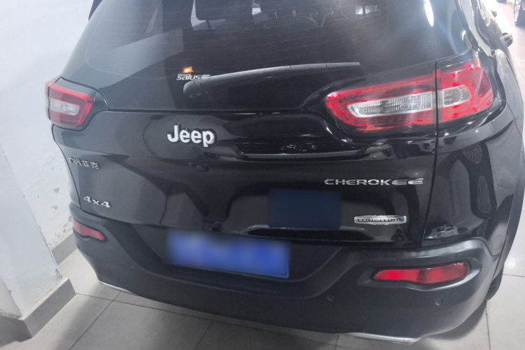 Jeep 自由光 2016款 2.4L 专业智能版车身外观6