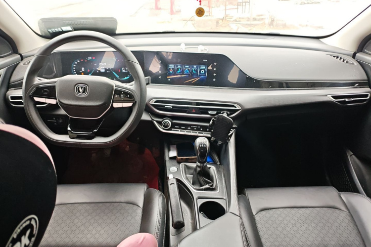 长安 逸动 2022款 PLUS 1.6L GDI 手动精英型中控内饰12