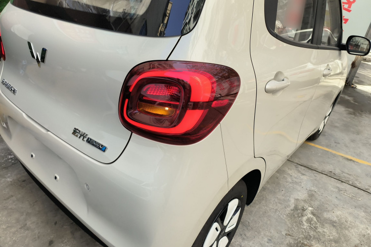 五菱汽车 宏光MINIEV 2025款 四门版 进阶款车身外观9