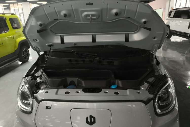 零跑汽车 零跑T03 2023款 200轻享版机舱底盘24