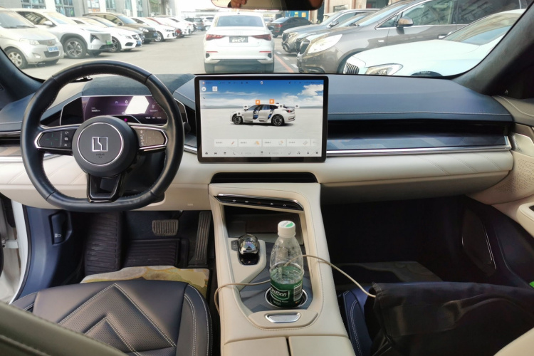 极氪001 2022款 超长续航双电机 YOU版中控内饰7002