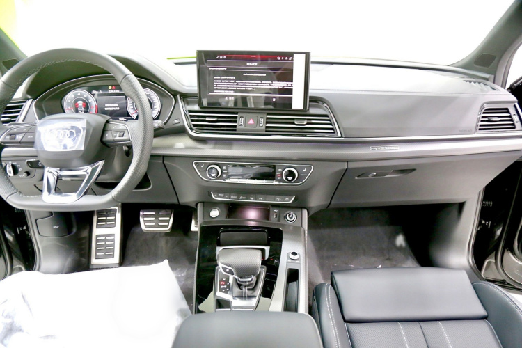 奥迪Q5L 2025款 45周年典藏版 45 TFSI 豪华动感型中控内饰7002