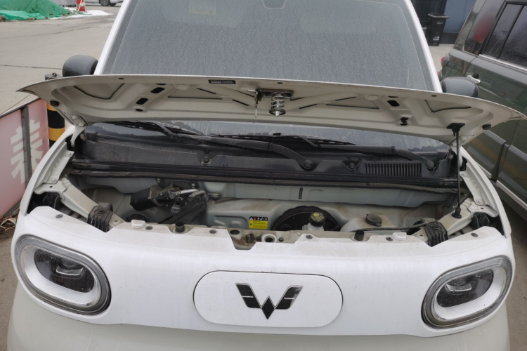 五菱汽车 宏光MINIEV 2024款 第三代 215km 进阶版机舱底盘24