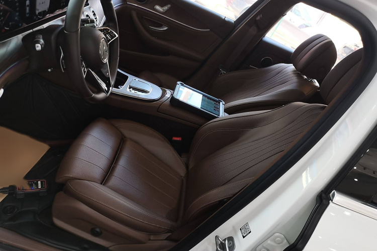 奔驰E级 2023款 E 260 L局部细节19