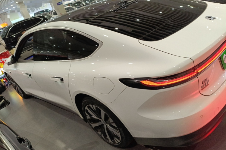 蔚来ET7 2024款 75kWh 行政版车身外观4