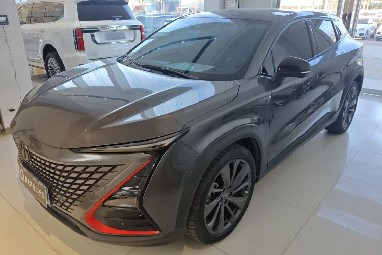 长安UNI-T 2020款 1.5T 旗舰型车身外观4