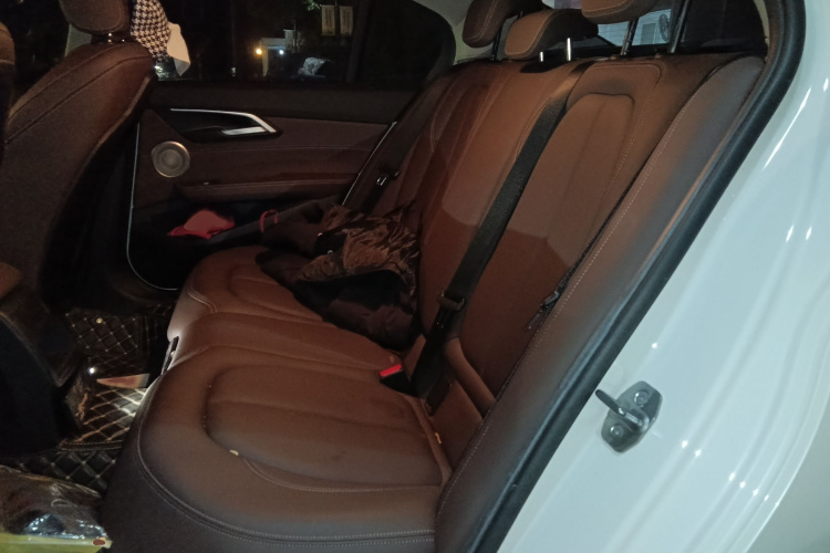 宝马1系 2021款 改款 120i M运动曜夜版中控内饰7004