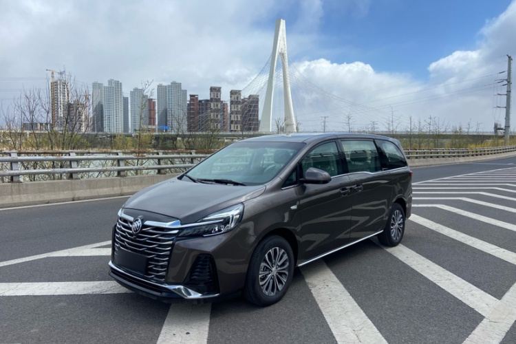 别克GL8 2023款 陆上公务舱 舒适型车身外观1