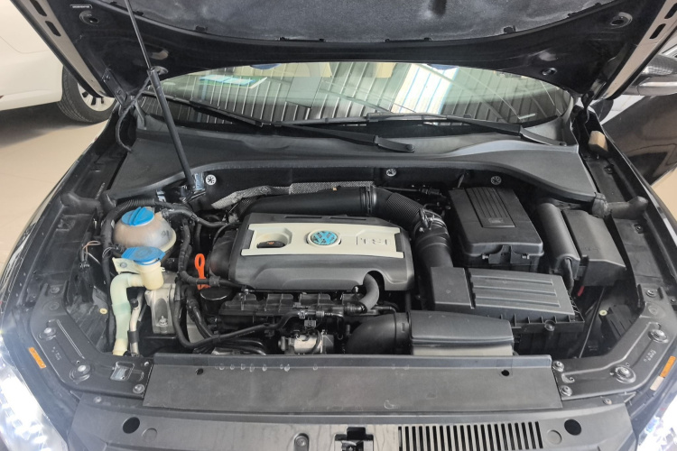 大众 帕萨特 2014款 2.0TSI DSG御尊导航版机舱底盘24