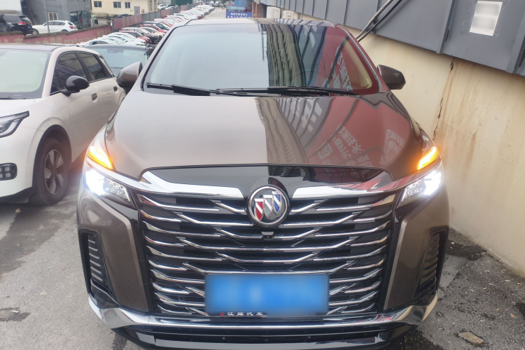 别克GL8 2023款 陆上公务舱 尊贵型车身外观2