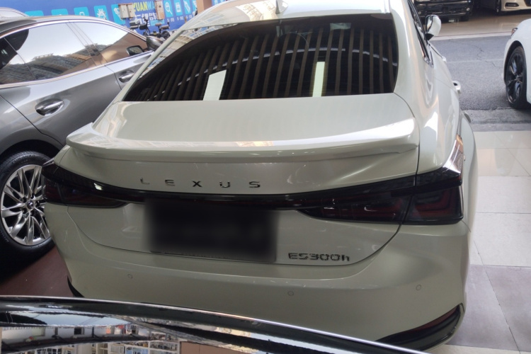 雷克萨斯ES 2025款 300h 臻享版车身外观6