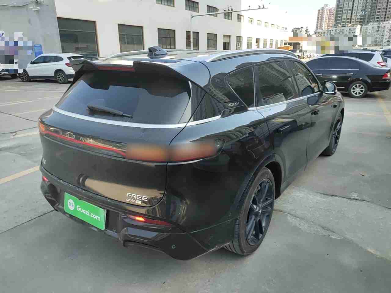 车辆右后45度外观展示
