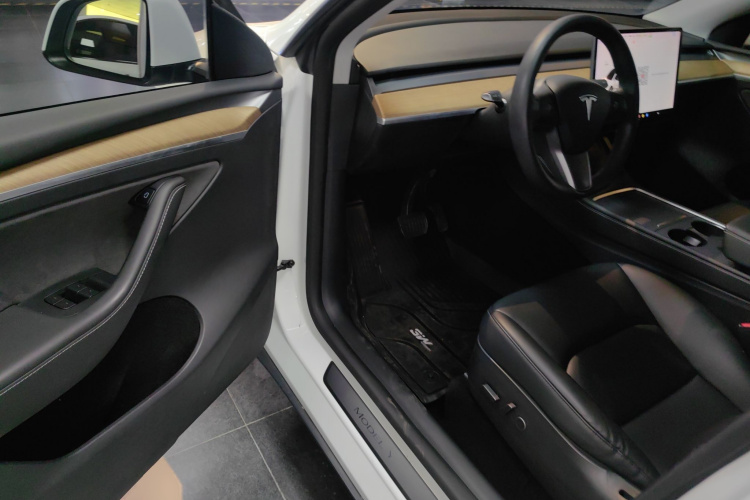 特斯拉 Model Y 2021款 长续航全轮驱动版中控内饰20