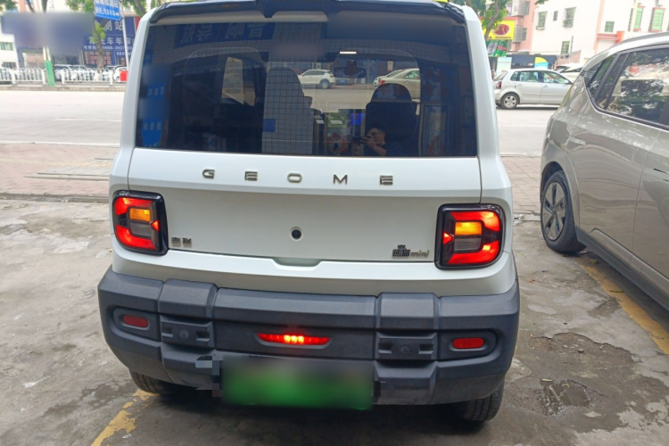 吉利银河 2024款 200km 熊猫骑士车身外观6