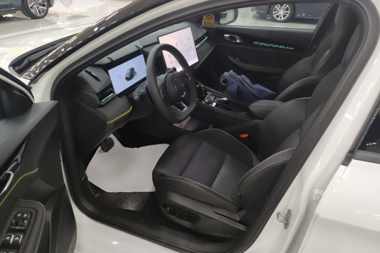 领克03 2025款 2.0TD DCT冠军版Pro局部细节19